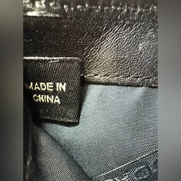 Coach Black Leather Signature Mini Wallet w/ Kisslock & Bi-Fold Snap Closure - Picture 15 of 15